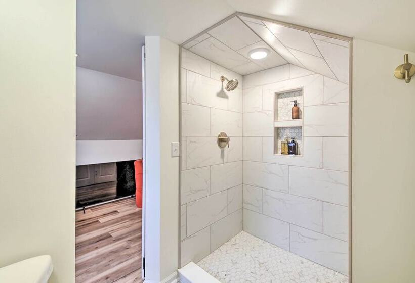 Renovated Bloomington Home Steps To Campus!