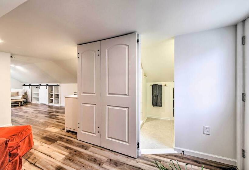 Renovated Bloomington Home Steps To Campus!