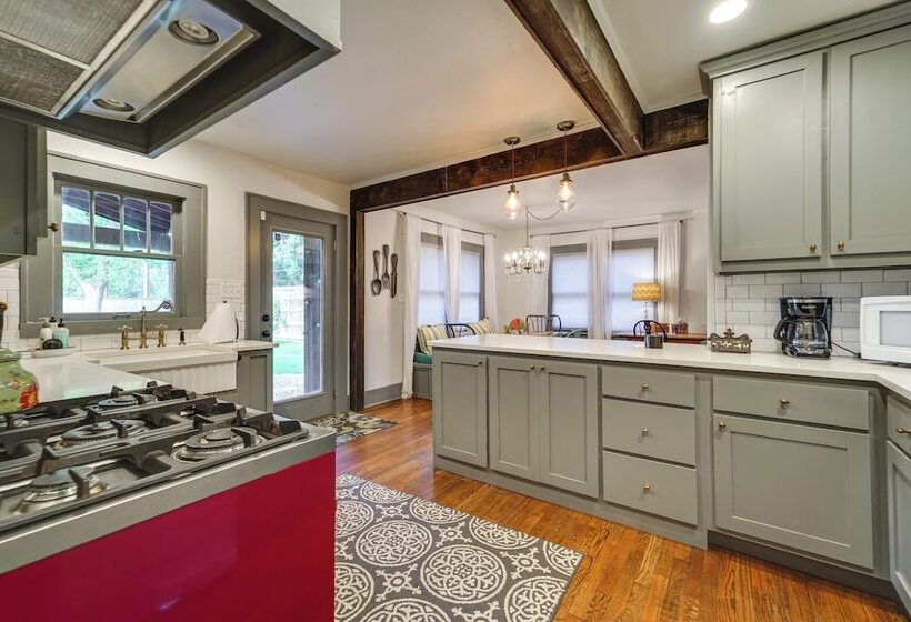 Renovated Lubbock Home   Walk To Texas Tech!