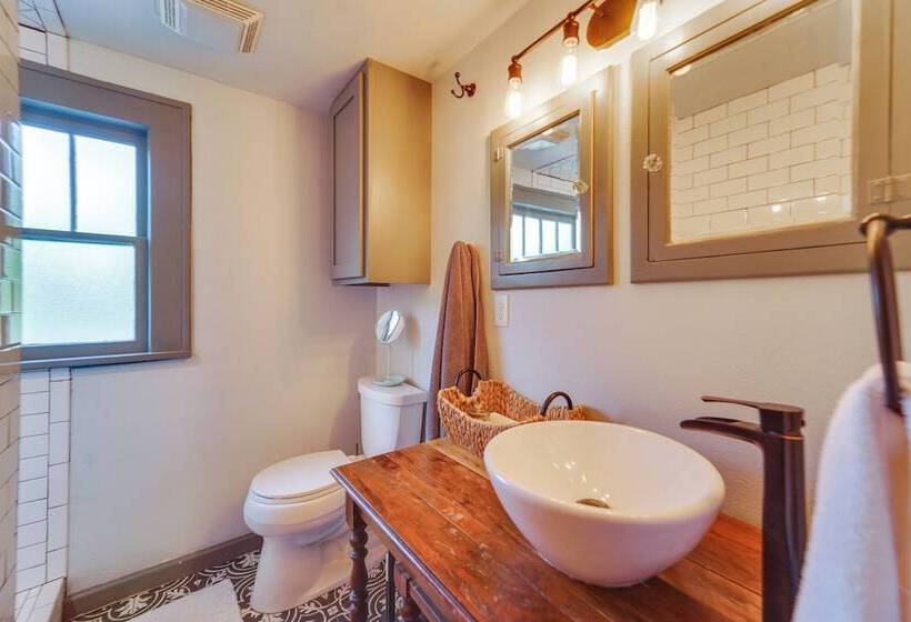 Renovated Lubbock Home   Walk To Texas Tech!