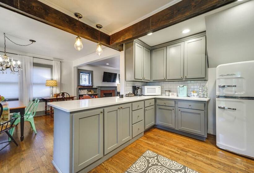 Renovated Lubbock Home   Walk To Texas Tech!