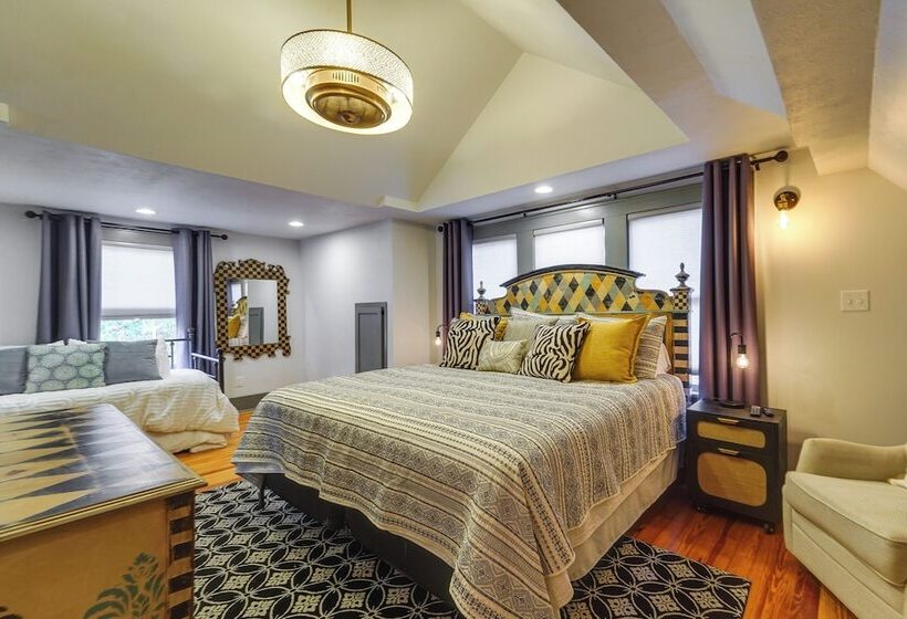 Renovated Lubbock Home   Walk To Texas Tech!