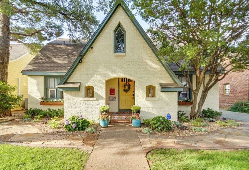 Renovated Lubbock Home   Walk To Texas Tech!
