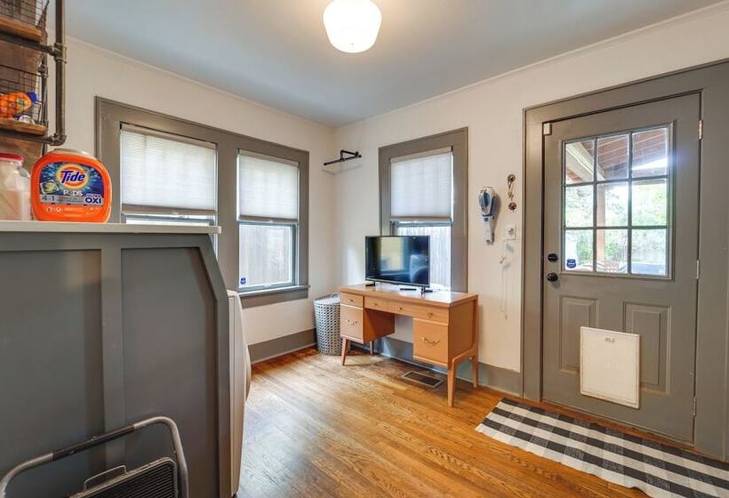 Renovated Lubbock Home   Walk To Texas Tech!