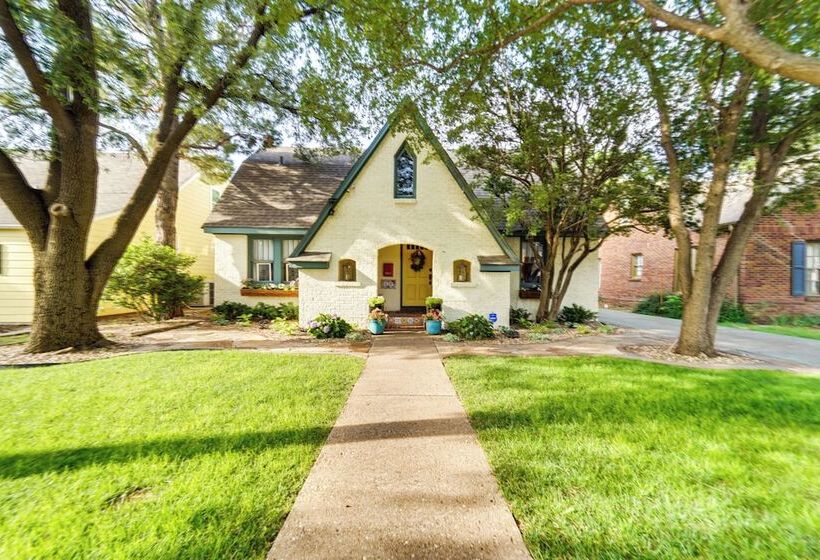 Renovated Lubbock Home   Walk To Texas Tech!