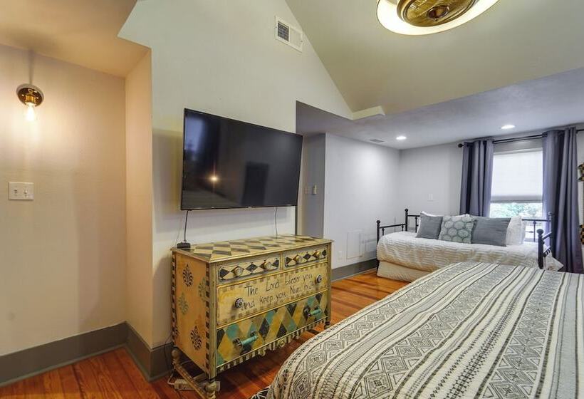 Renovated Lubbock Home   Walk To Texas Tech!