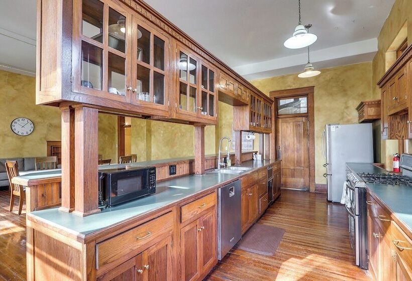 Renovated Schoolhouse W/ Piano & Private Deck!
