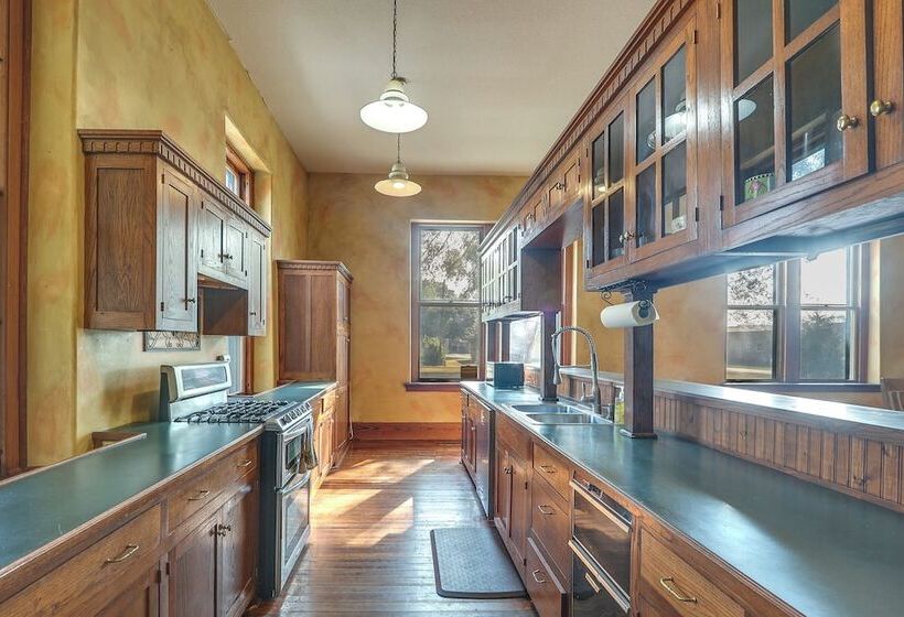 Renovated Schoolhouse W/ Piano & Private Deck!