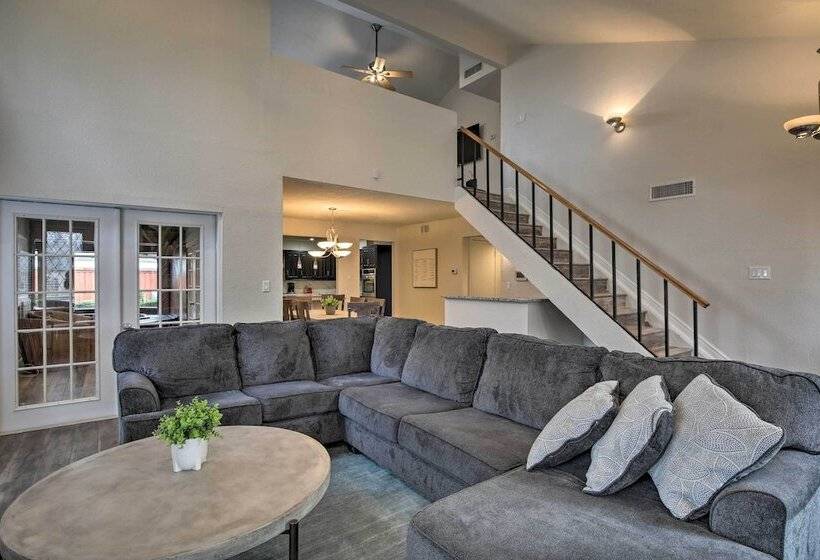 Richardson Family Retreat: Private Pool & Hot Tub!