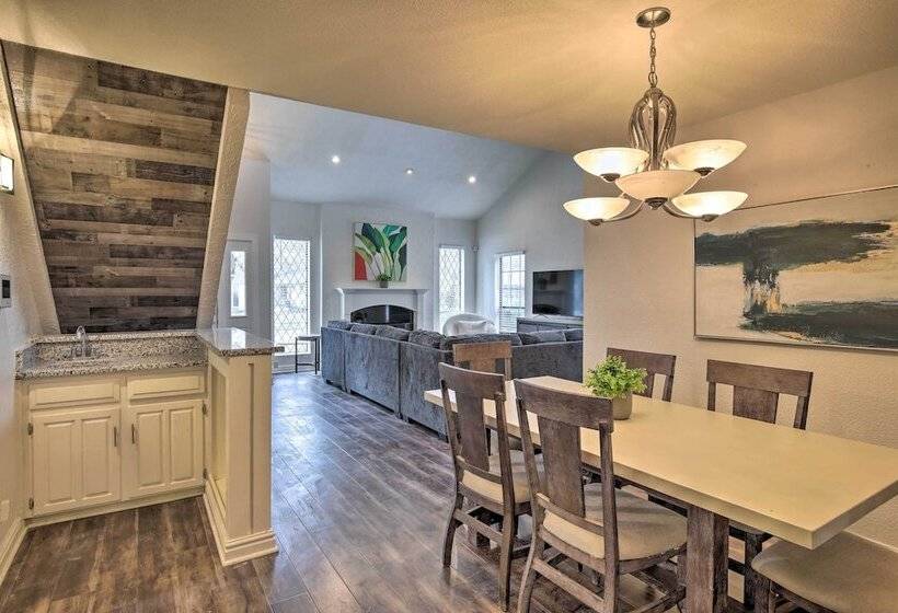 Richardson Family Retreat: Private Pool & Hot Tub!