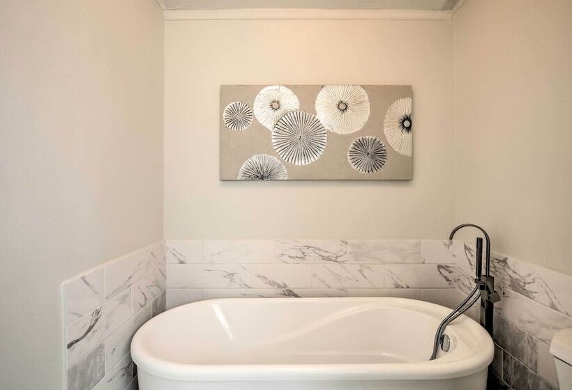 Richardson Family Retreat: Private Pool & Hot Tub!