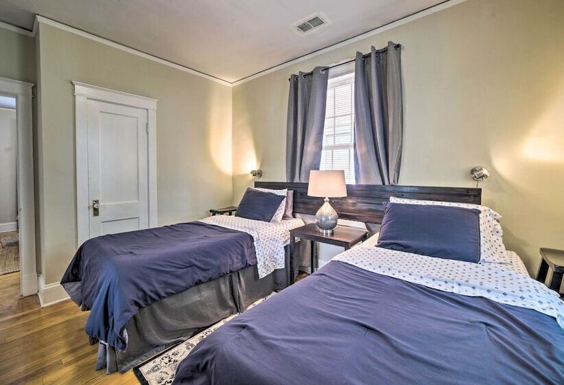 Centrally Located Richmond Home W/ Yard + Patio