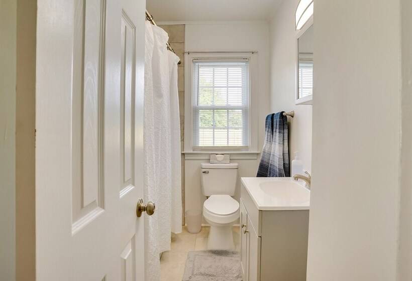 Richmond Vacation Home: 4 Mi To Downtown!