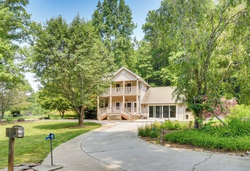 Riverfront Hayesville Retreat: Fishing & Kayaking!