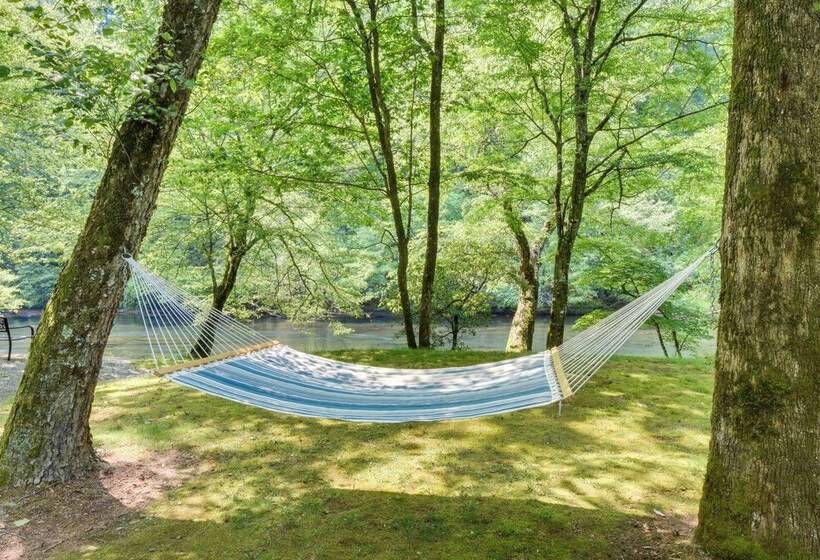 Riverfront Hayesville Retreat: Fishing & Kayaking!