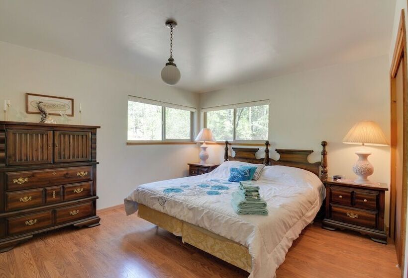 Riverfront Home Near Yosemite National Park!