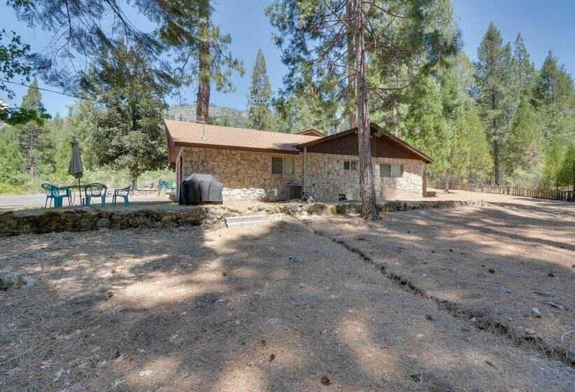 Riverfront Home Near Yosemite National Park!
