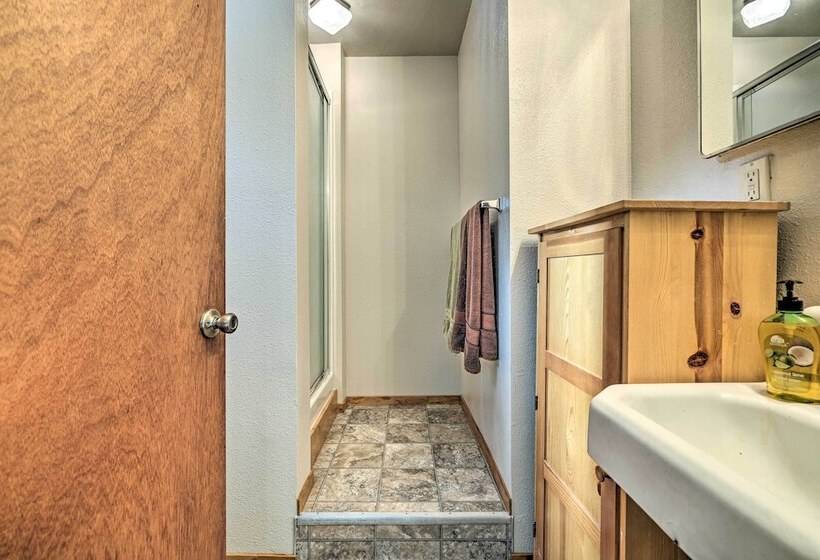 Riverfront Home Near Yosemite National Park!