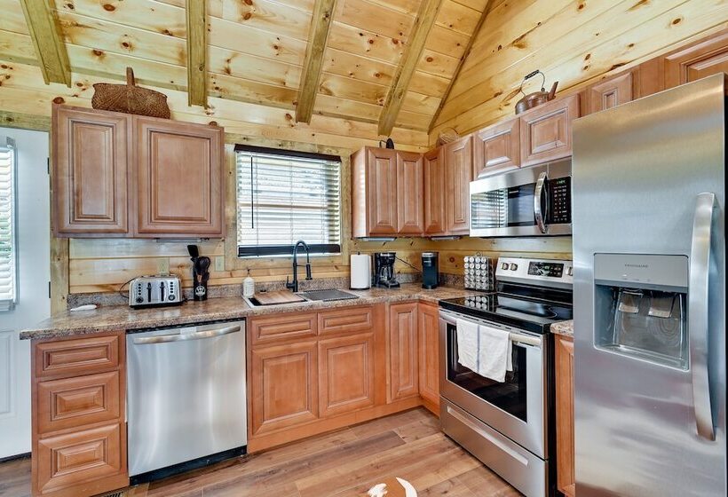 Riverside Beattyville Cabin W/ Kayaks & Fire Pit!