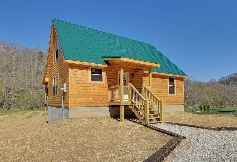 Riverside Beattyville Cabin W/ Kayaks & Fire Pit!