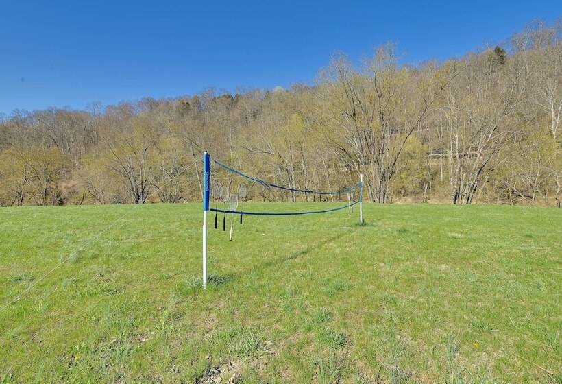Riverside Beattyville Cabin W/ Kayaks & Fire Pit!