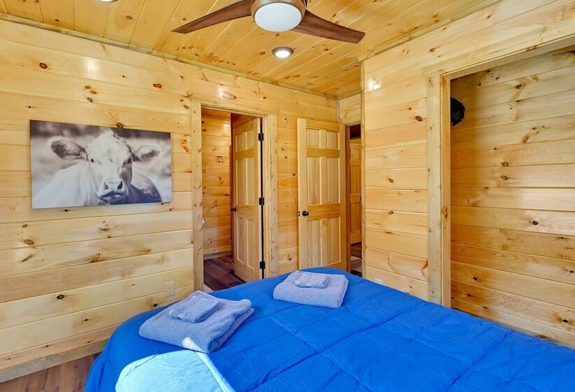 Riverside Beattyville Cabin W/ Kayaks & Fire Pit!