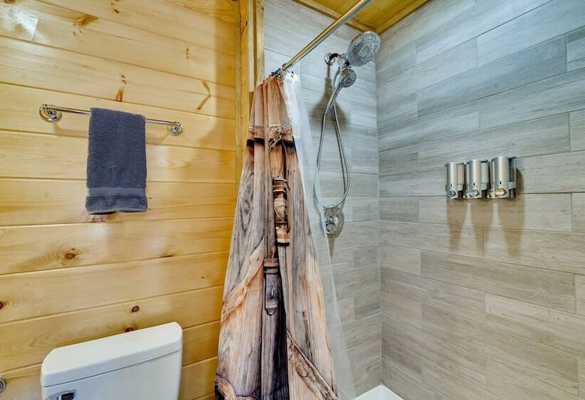 Riverside Beattyville Cabin W/ Kayaks & Fire Pit!