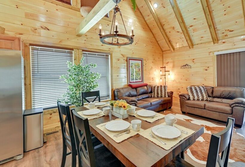 Riverside Beattyville Cabin W/ Kayaks & Fire Pit!