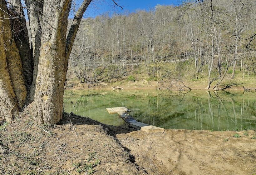 Riverside Beattyville Cabin W/ Kayaks & Fire Pit!