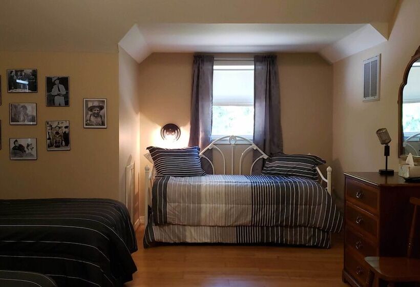 Riverside Hide A Way  W/ Patio, Bbq, Fishing Pier