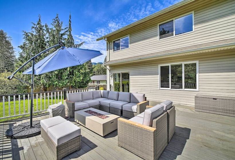 Riverside North Bend Oasis: Stunning Mountain View