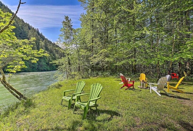 Riverside North Bend Oasis: Stunning Mountain View