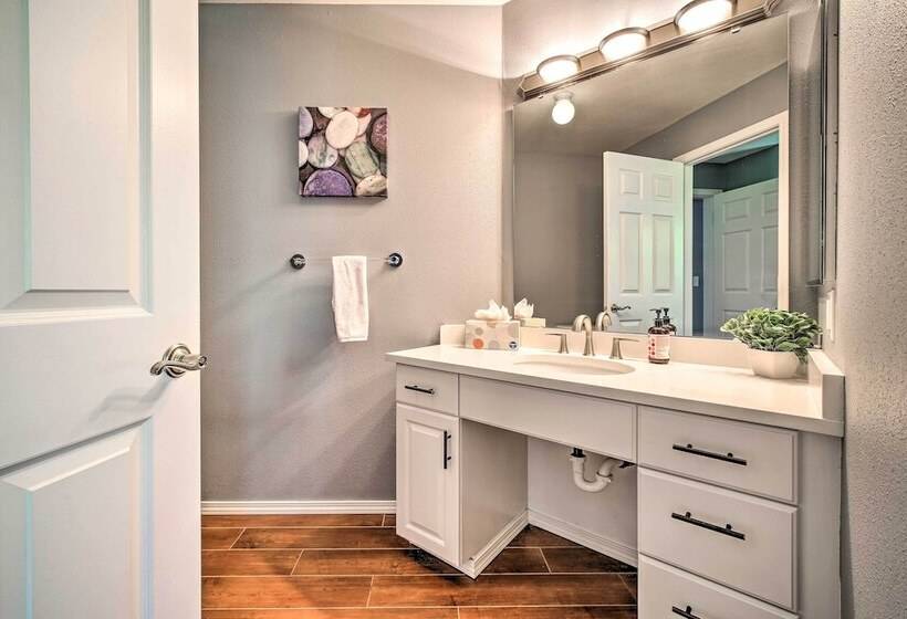 Riverside North Bend Oasis: Stunning Mountain View