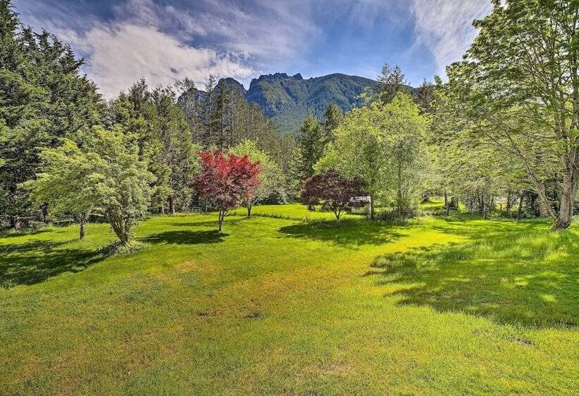 Riverside North Bend Oasis: Stunning Mountain View