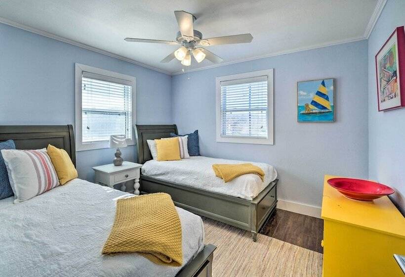 Rogers Lakehouse W/ Deck, Near Beaver Lake!