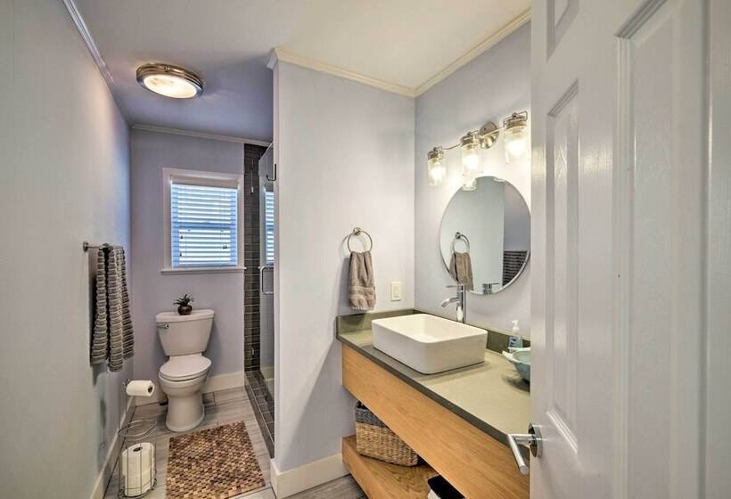 Rogers Lakehouse W/ Deck, Near Beaver Lake!