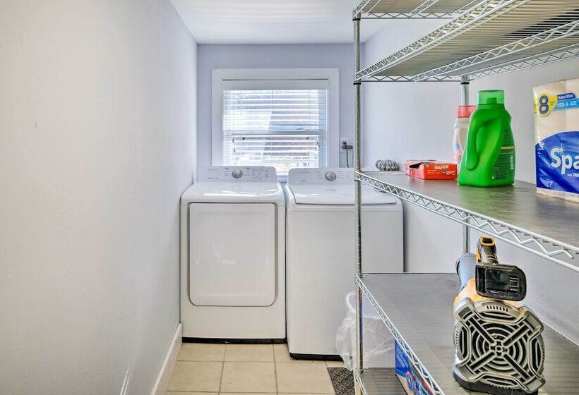 Rogers Lakehouse W/ Deck, Near Beaver Lake!