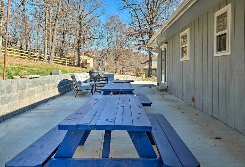 Rogers Lakehouse W/ Deck, Near Beaver Lake!