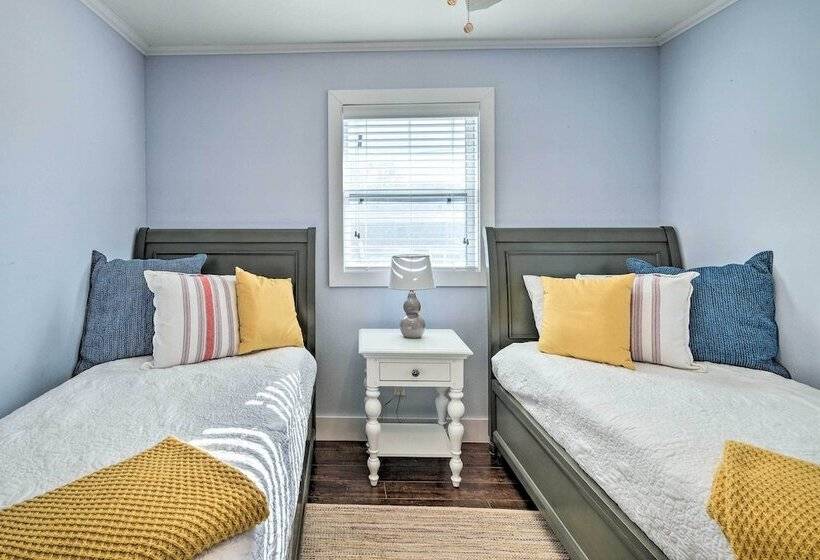 Rogers Lakehouse W/ Deck, Near Beaver Lake!