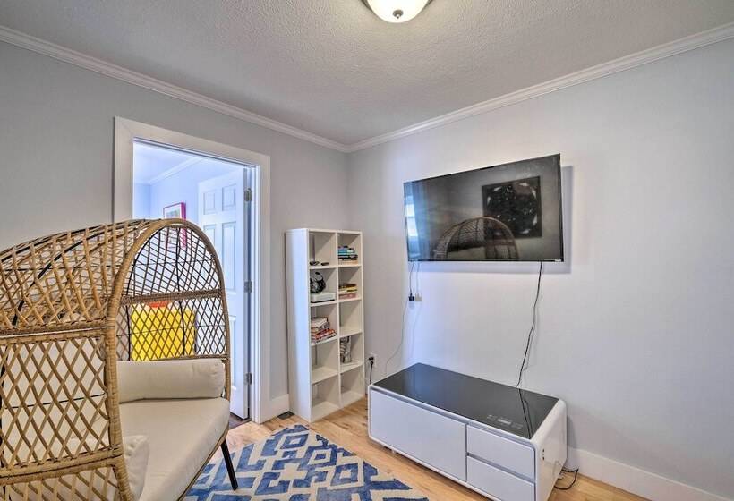 Rogers Lakehouse W/ Deck, Near Beaver Lake!