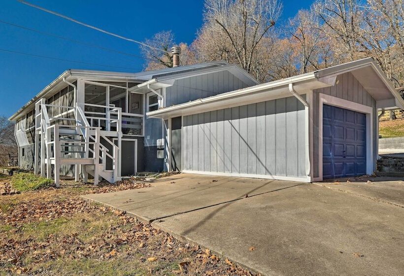 Rogers Lakehouse W/ Deck, Near Beaver Lake!