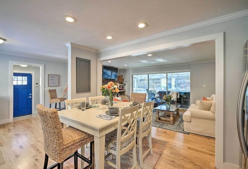 Rogers Lakehouse W/ Deck, Near Beaver Lake!