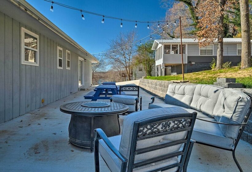 Rogers Lakehouse W/ Deck, Near Beaver Lake!