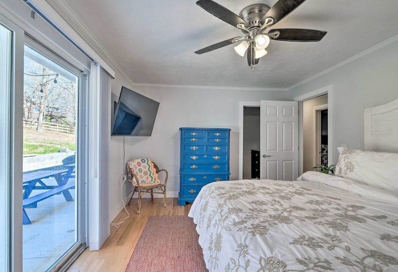 Rogers Lakehouse W/ Deck, Near Beaver Lake!