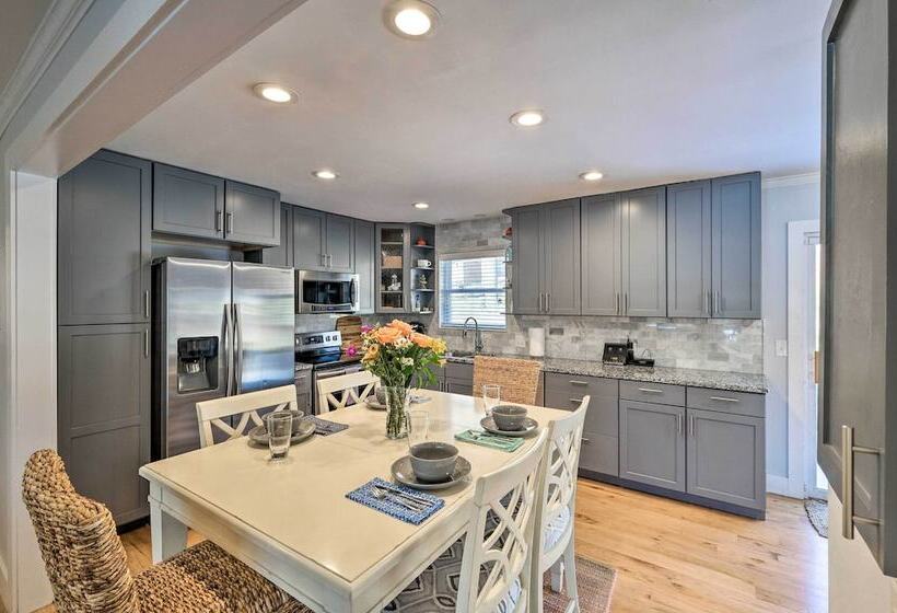 Rogers Lakehouse W/ Deck, Near Beaver Lake!