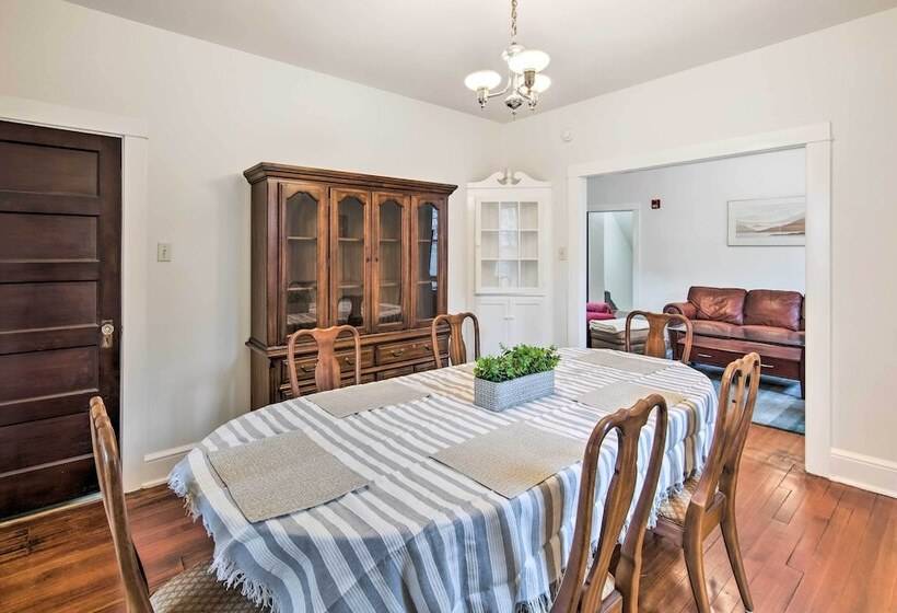 Roomy Lancaster Home: Walk To Dtwn & Hospital