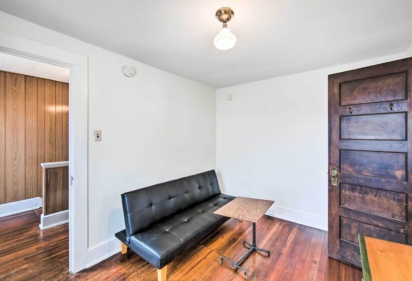 Roomy Lancaster Home: Walk To Dtwn & Hospital