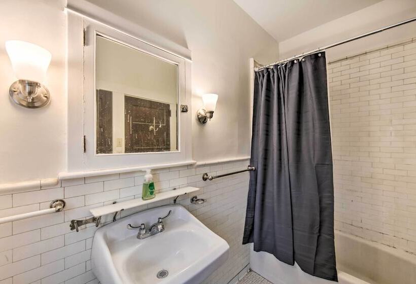 Roomy Lancaster Home: Walk To Dtwn & Hospital