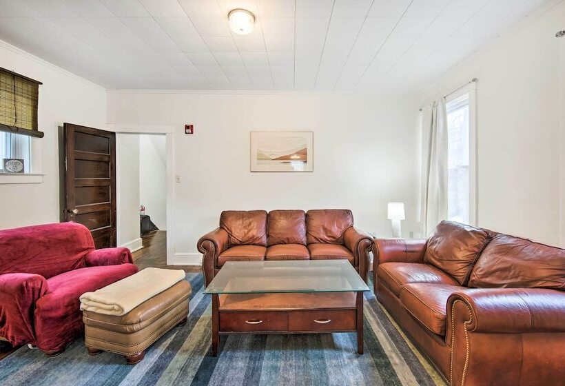 Roomy Lancaster Home: Walk To Dtwn & Hospital