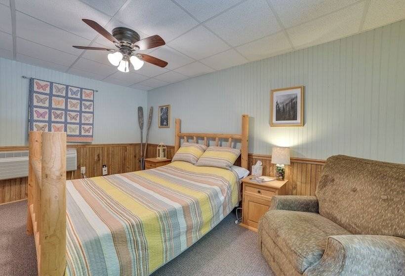 Rose City Cabin W/ Fire Pit & Lake Access